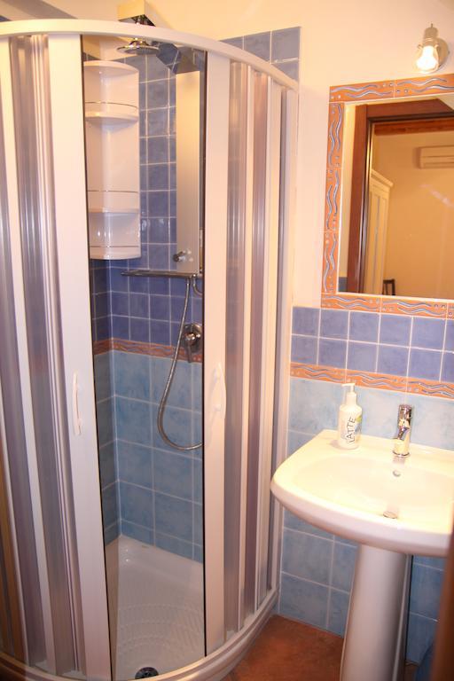 チェファルLa Finestra Sotto La Roccaアパートメント 部屋 写真